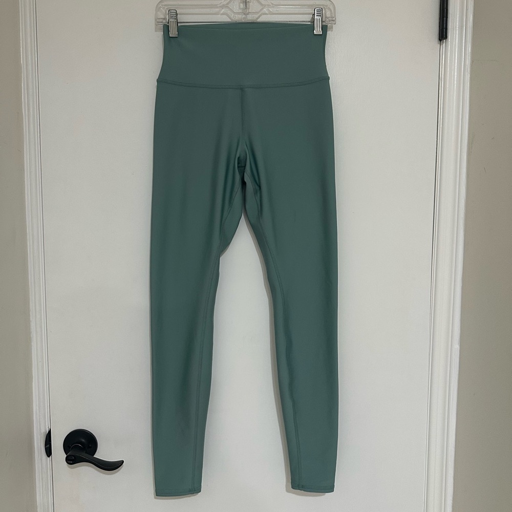 💥💥 High-Waisted Alo Leggings !! 💥💥